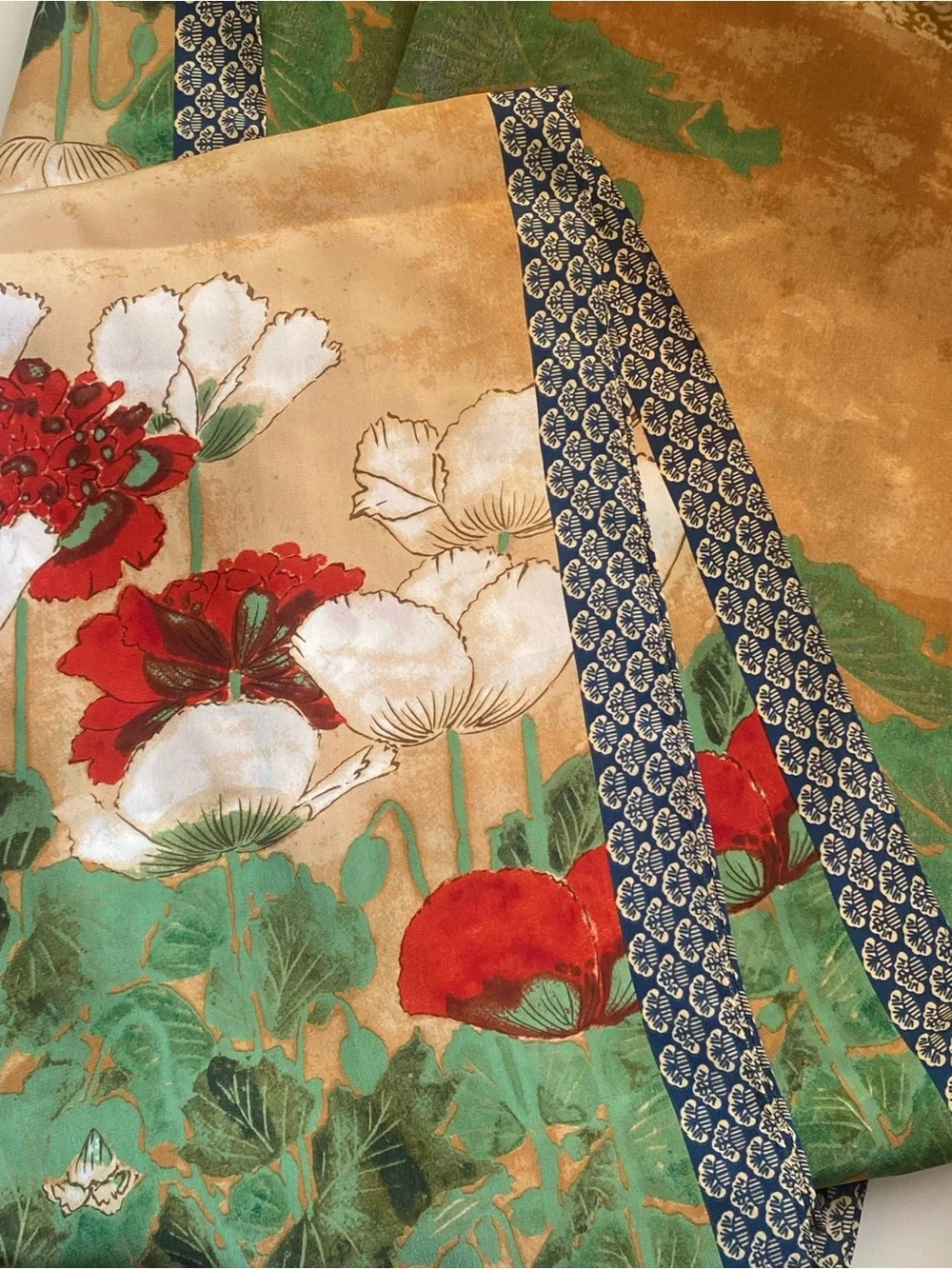 The metropolitan Museumyy of Art Ailk Floral Silk  Vintage scarf